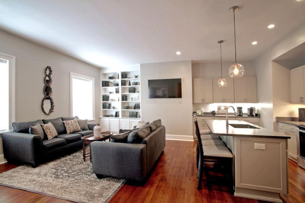 Villa Newly Renovated 4 Bed 3 Bath And 2 Parking Spots Savannah Exterior foto