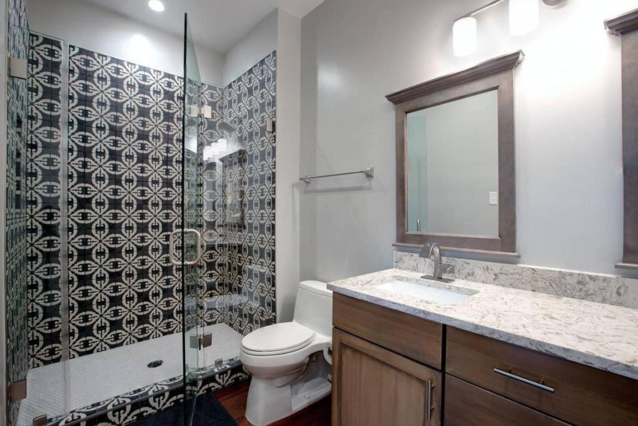 Villa Newly Renovated 4 Bed 3 Bath And 2 Parking Spots Savannah Exterior foto