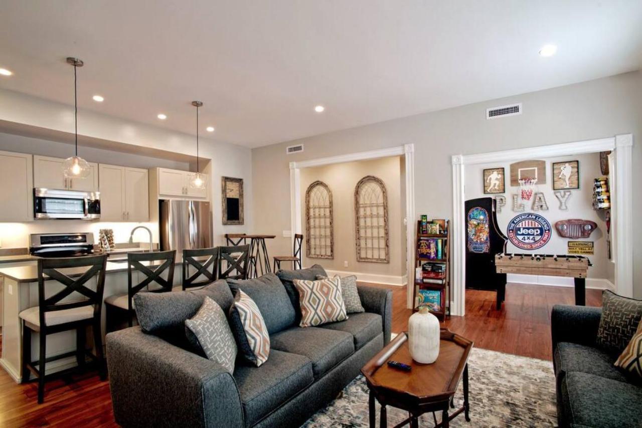 Villa Newly Renovated 4 Bed 3 Bath And 2 Parking Spots Savannah Exterior foto