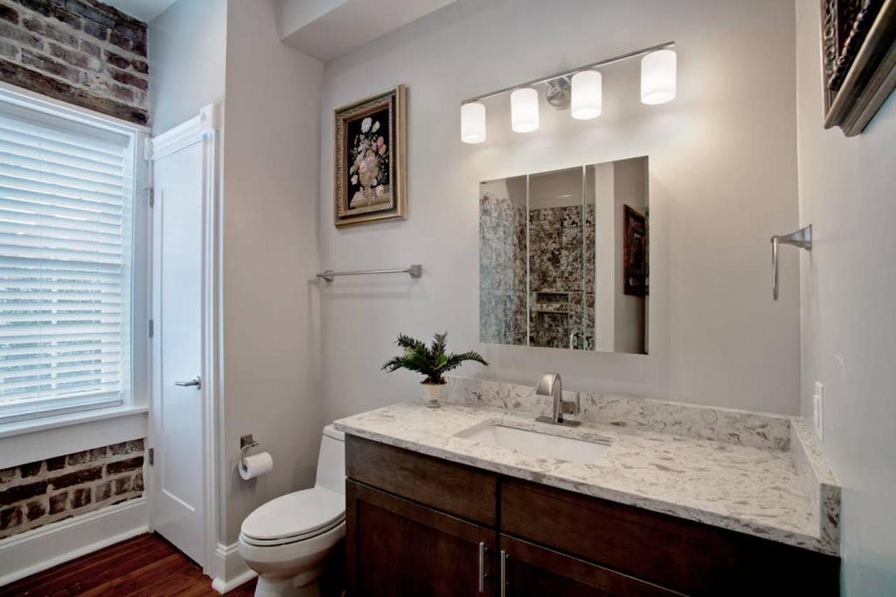 Villa Newly Renovated 4 Bed 3 Bath And 2 Parking Spots Savannah Exterior foto