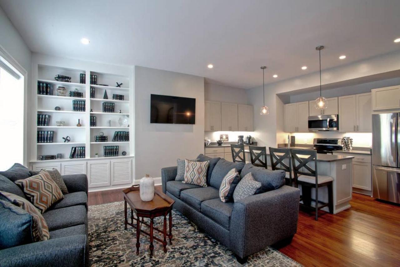 Villa Newly Renovated 4 Bed 3 Bath And 2 Parking Spots Savannah Exterior foto