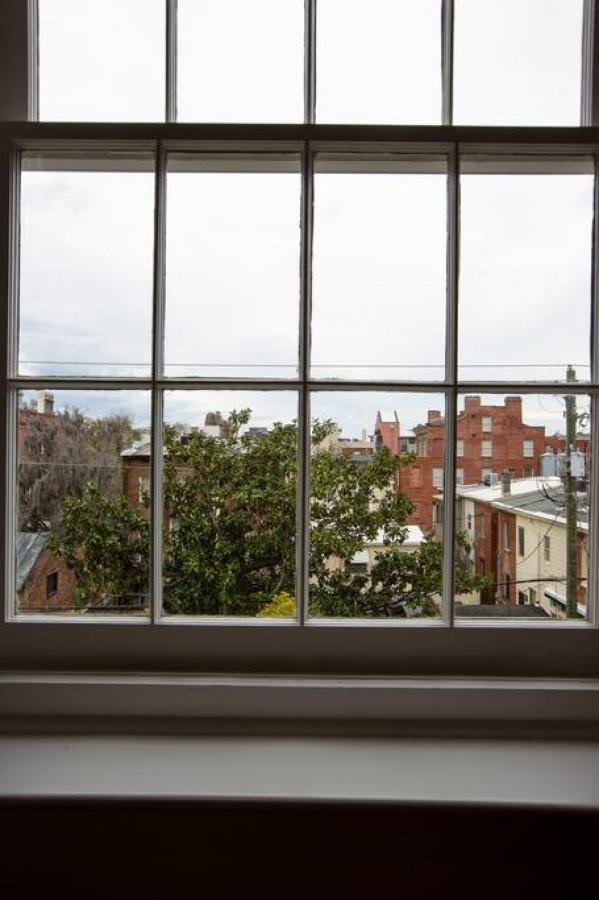 Villa Newly Renovated 4 Bed 3 Bath And 2 Parking Spots Savannah Exterior foto