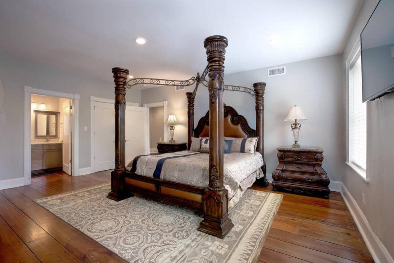 Villa Newly Renovated 4 Bed 3 Bath And 2 Parking Spots Savannah Exterior foto