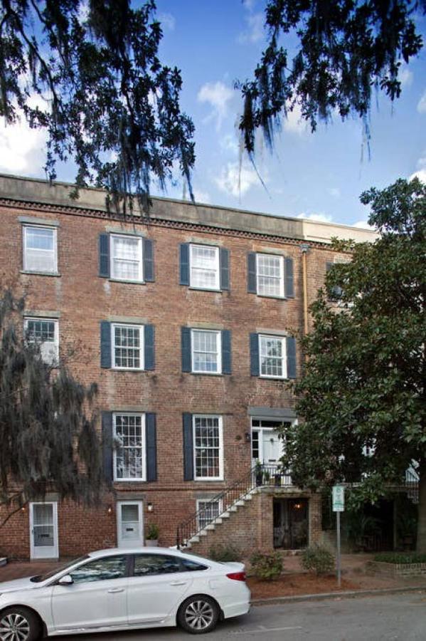 Villa Newly Renovated 4 Bed 3 Bath And 2 Parking Spots Savannah Exterior foto